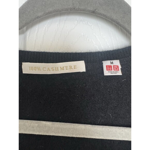 Uniqlo 100% Cashmere Womens Black Sweater Medium V Neck Long Sleeve - Picture 3 of 4
